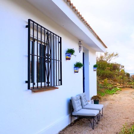 Cortijo Sylvestre Bed & Breakfast Riogordo Exterior photo